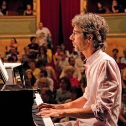 Emiliano Toso in concerto per il 25° anniversario di Ayuda Directa