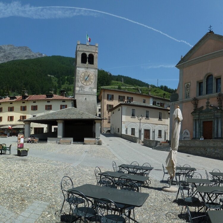 Piazza de Cavour, der Stadtplatz von Bormio