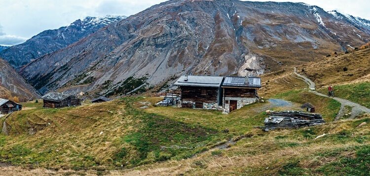 From the path that leads to Val Pila, panoramic view of Trepalle (2)
