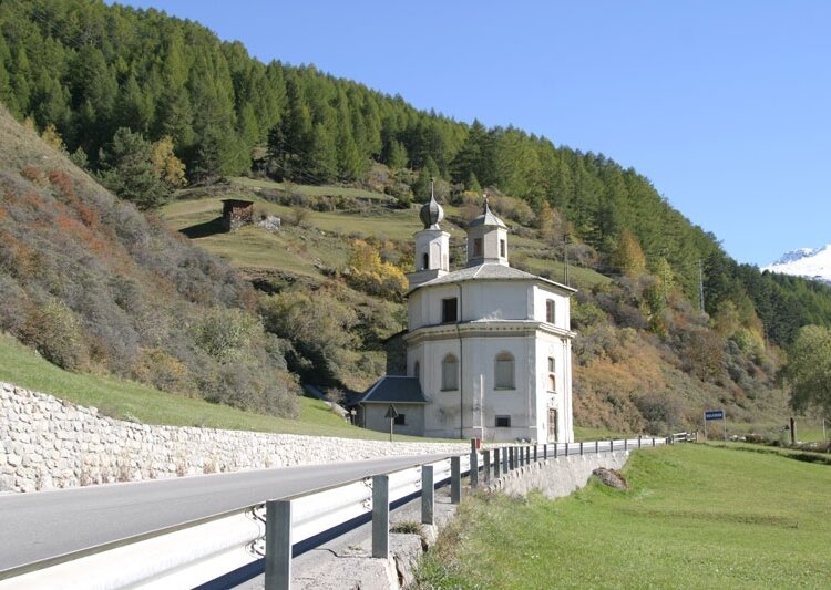 Die Kirche der Madonna der Barmherzigkeit in Uzza