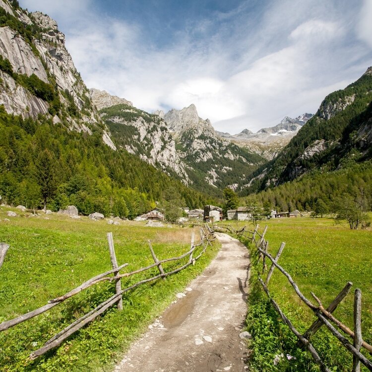 Il sentiero in Val di Mello