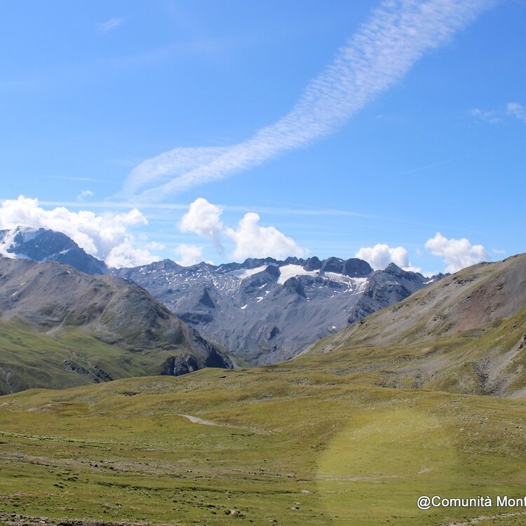 Via Alpina Red Trail Stage R71 . Stilfser Joch Stelvio Pass - Arnoga